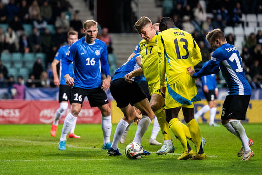 Viktor Gyökeres and Ken Sema of Sweden