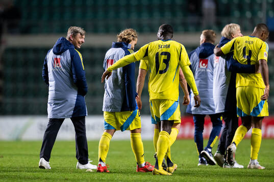 Head coach Jon Dahl Tomasson, Sebastian Nanasi and Ken Sema