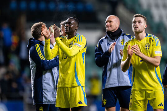 Ken Sema and Gabriel Gudmundsson of Sweden