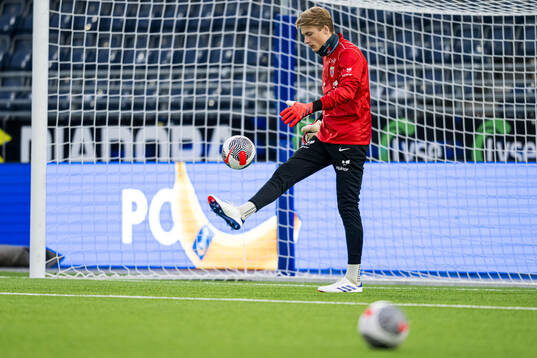 Sander Tangvik of Norway warms up