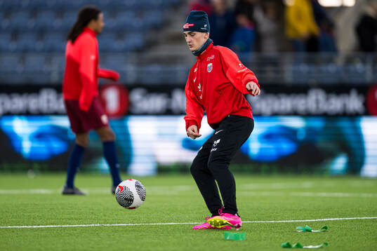 Marius Broholm of Norway warms up