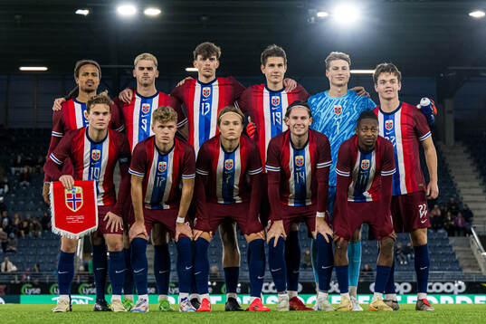 The starting eleven of Norway, from the top left; Robin