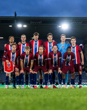 The starting eleven of Norway, from the top left; Robin