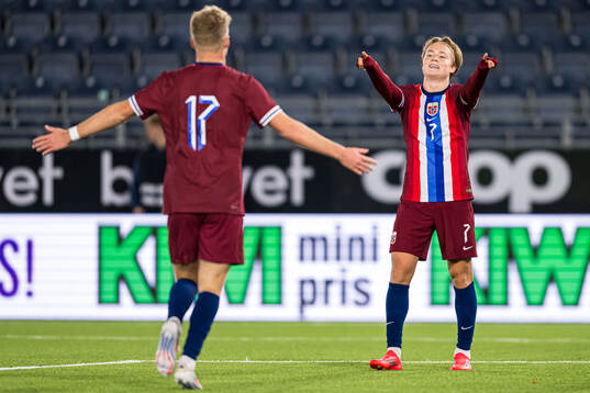 Andreas Schjelderup of Norway celebrates