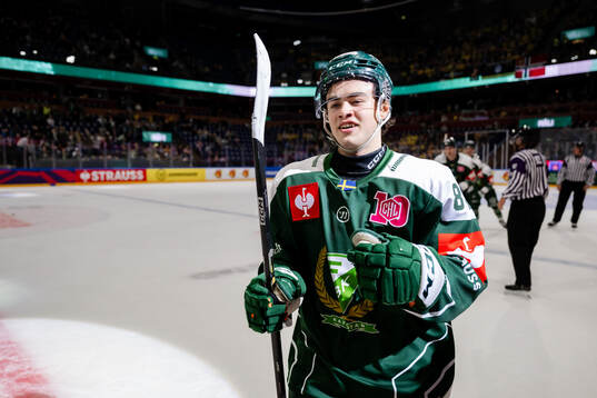 Elias Straume Vatne of Färjestad  celebrates