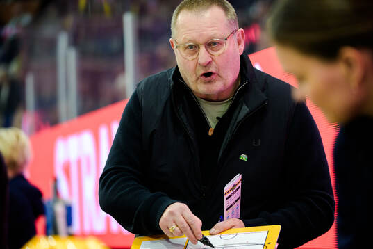 head coach Petter Thoresen of Storhamar