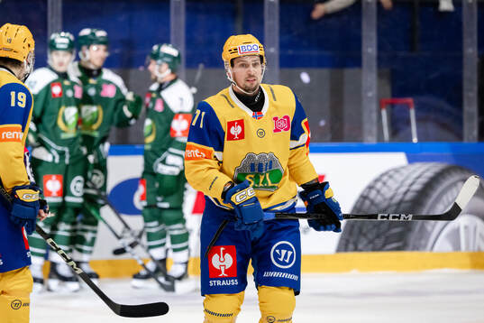 Stefan Espeland of Storhamar looks dejected