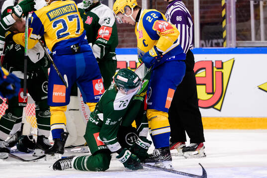 Stian Solberg of Färjestad  and Martin Rönnild of