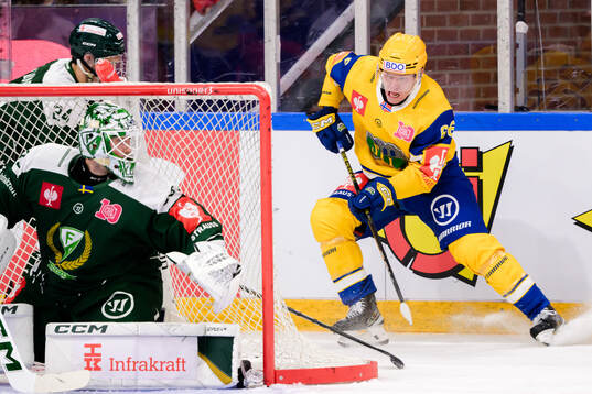 goaltender Maxime Lagacé of Färjestad  and Andreas Dahl