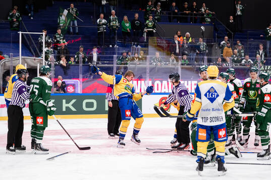 Sverre Rönningen of Storhamar fights Stian Solberg of