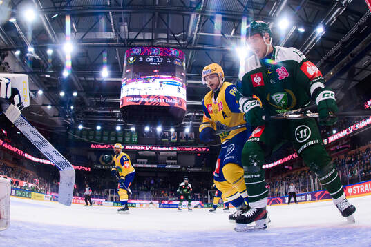 Andreas Hjelm of Storhamar and Joel Kellman of Färjestad