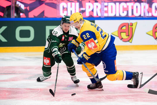 Stian Solberg of Färjestad  and Martin Rönnild of