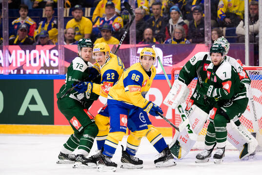 Stian Solberg of Färjestad  and Martin Rönnild, Austin