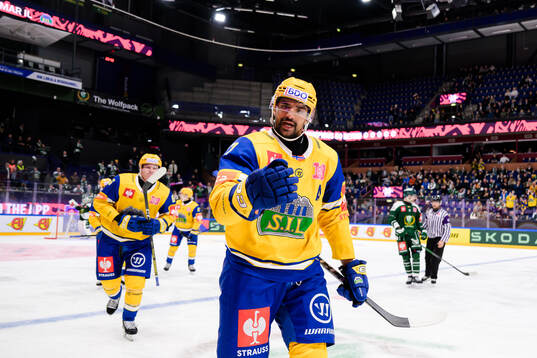Andreas Martinsen of Storhamar celebrate