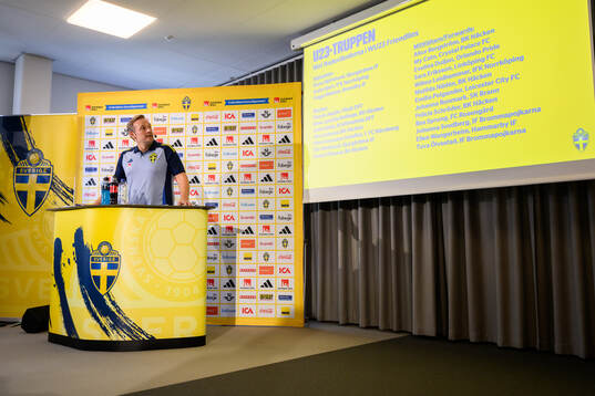Head coach Martin Qvarmans Möller of the Swedish women's