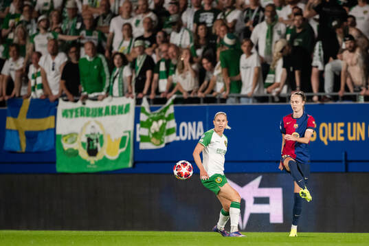 Jonna Andersson of Hammarby and Caroline Graham Hansen of
