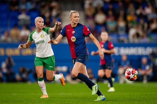 Stina Lennartsson of Hammarby and Fridolina Rolfö of