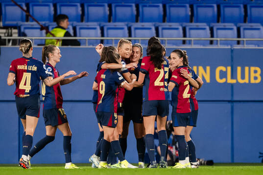 Fridolina Rolfö and Alexia Putellas of Barcelona celebrate