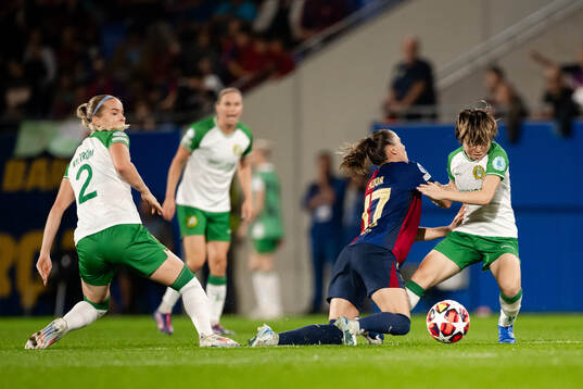 Ewa Pajor of Barcelona against Eva Nyström and  Asato