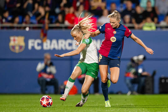 Smilla Holmberg of Hammarby and Fridolina Rolfö of