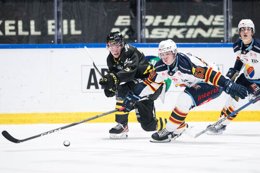 AIKs Theo Hårdstam och Djurgårdens David Blomgren