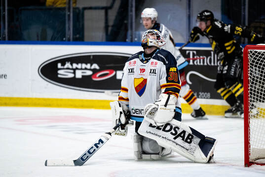 Djurgårdens målvakt Hugo Hävelid deppar