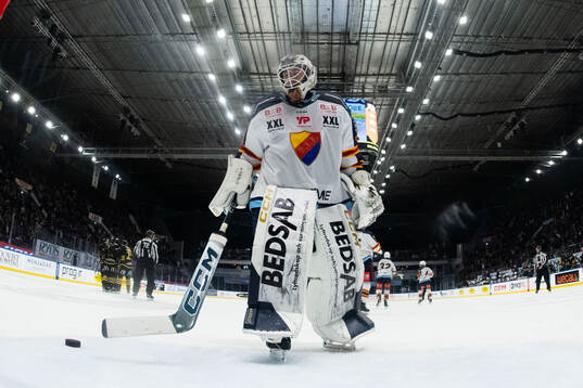 Djurgårdens målvakt Hugo Hävelid deppar