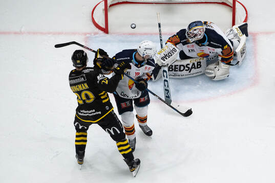 AIKs Lukas Zetterberg (ej i bild) gör 2-1 bakom