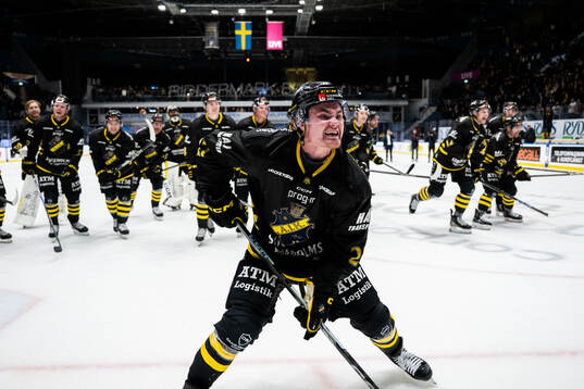 AIKs Christoffer Björk jublar