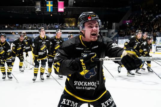 AIKs Christoffer Björk jublar