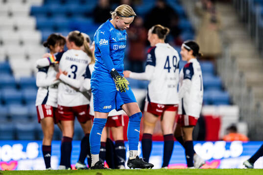 Helsingborgs målvakt Hannah Tegestål deppar