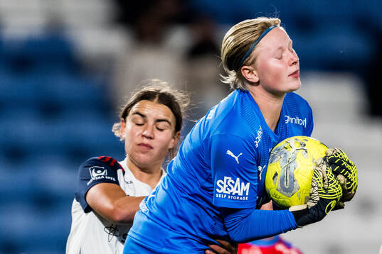 FC Rosengårds Rebecca Maravall och Helsingborgs målvakt