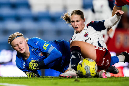 Helsingborgs målvakt Hannah Tegestål och FC Rosengårds