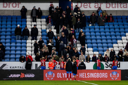 Helsingborgs spelare tackar sina supportrar