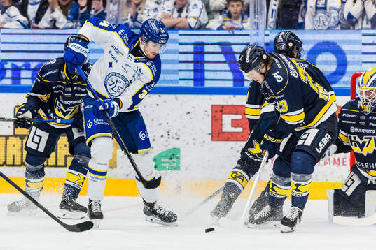 Leksands Peter Cehlarik och HV71s Åke Stakkestad
