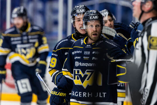 HV71s Mattias Tedenby jublar