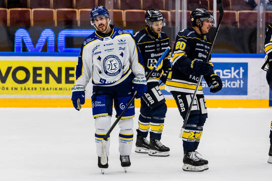 Leksands Matt Caito deppar och HV71s Andre Petersson jublar