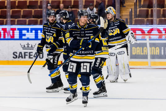 HV71s Olle Alsing jublar