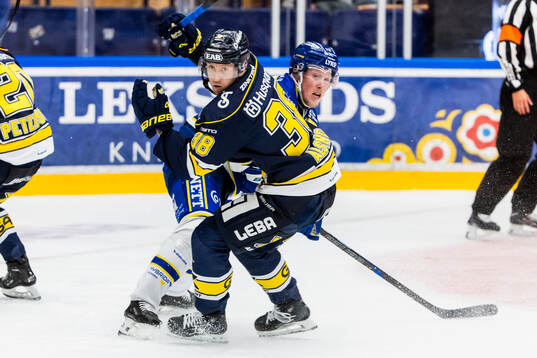 HV71s Olle Alsing och Leksands Kalle Östman