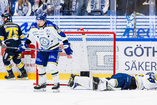 Leksands Axel Rindell och målvakt Jakob Hellsten deppar
