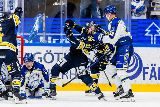 HV71s Isac Brännström och Leksands Eddie Larsson