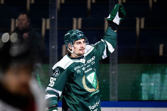 Färjestads David Tomasek jublar