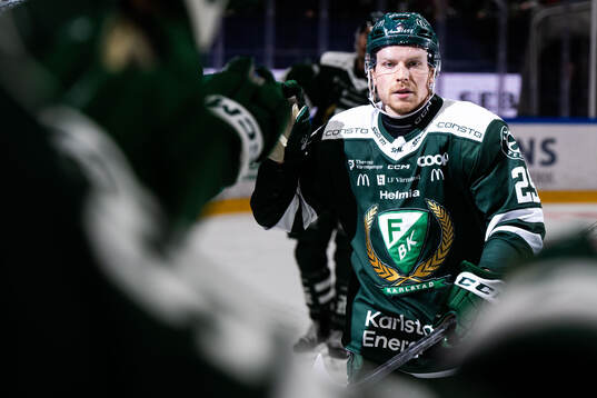 Färjestads Oskar Steen jublar
