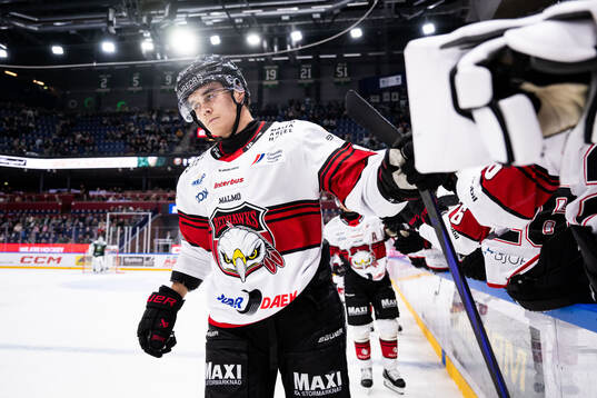 Malmö Redhawks Axel Sundberg jublar