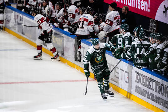 Färjestads Viktor Lodin jublar