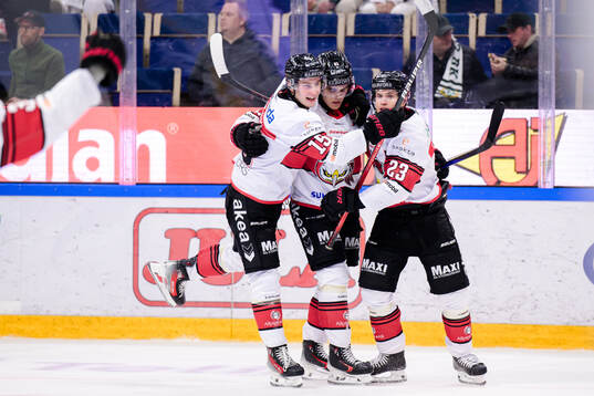 Malmö Redhawks Axel Sundberg jublar