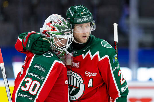 Frölundas målvakt Tobias Normann och Christian Folin