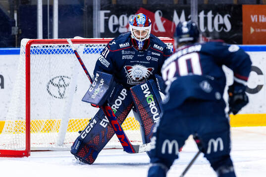 Linköpings målvakt Jesper Myrenberg på uppvärmningen