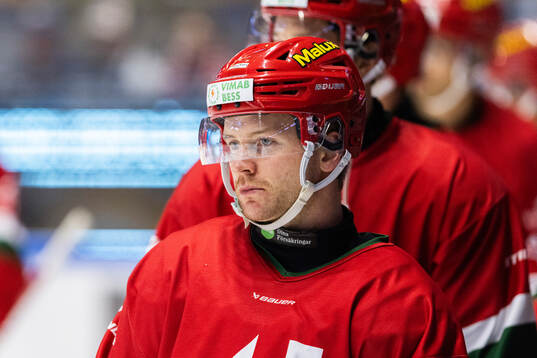 MoDos Sebastian Ohlsson på uppvärmningen