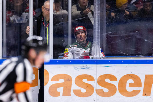 MoDos Jesper Olofsson i utvisningsbåset
